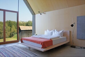 1 bedroom, desk, free WiFi, bed sheets