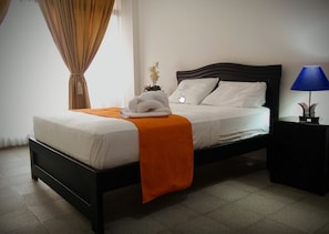 Single Room, 1 Double Bed, Non Smoking | Free WiFi, bed sheets - Hotel El Atajo (Yopal)