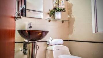 Single Room, 1 Double Bed, Non Smoking | Free WiFi, bed sheets