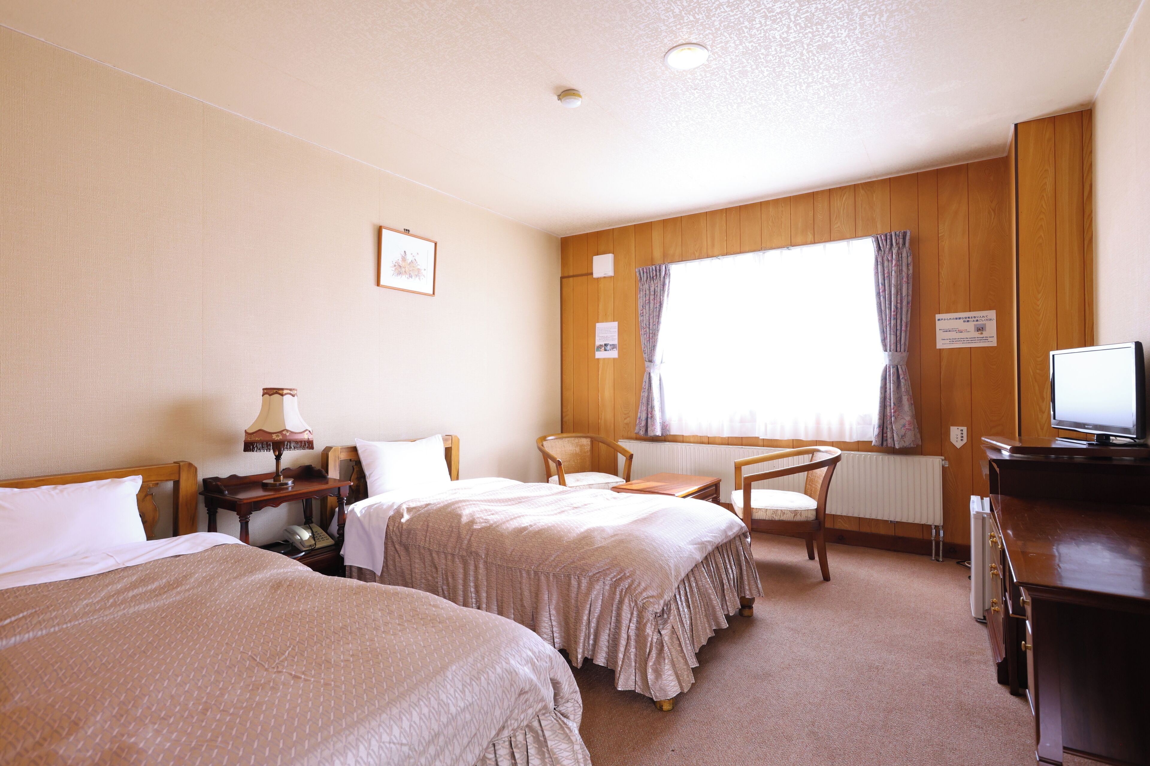 Western Style Twin Room, Private Bathroom | Down comforters, desk, laptop workspace, free WiFi