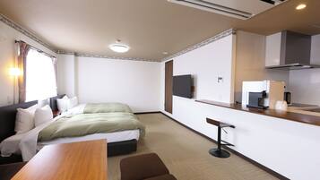 Deluxe Room, Non Smoking | Down duvets, desk, laptop workspace, free WiFi