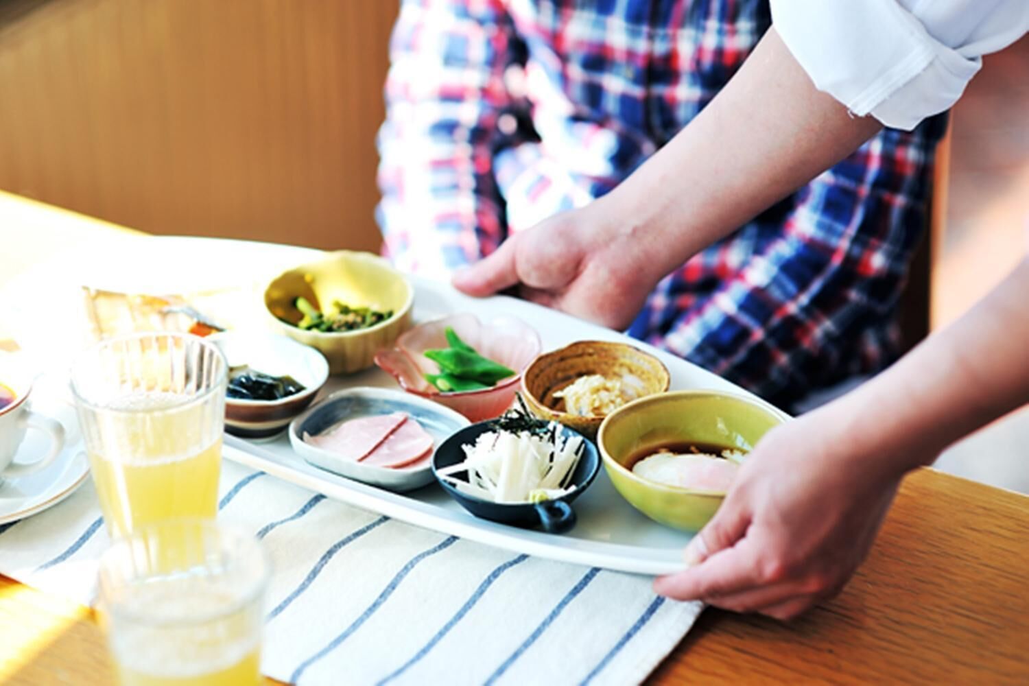 A tray with various food items and drinks on a table.