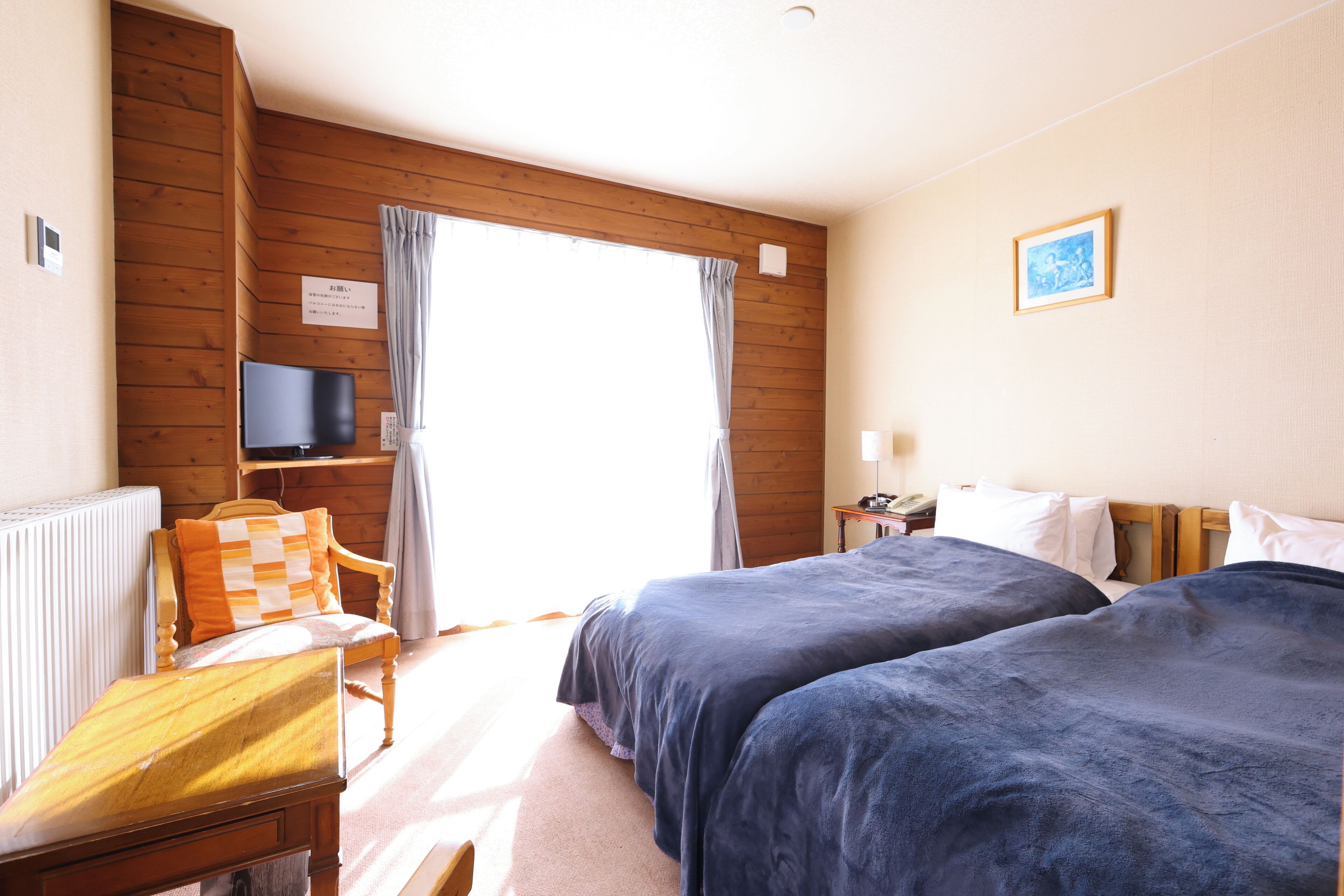 Family Room, Non Smoking, Mountain View | Down comforters, desk, laptop workspace, free WiFi