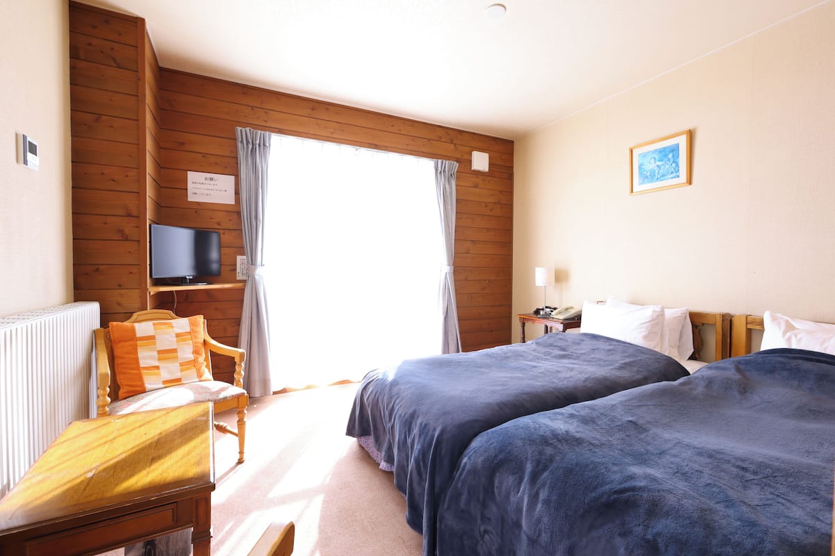 Family Room, Non Smoking, Mountain View | Down comforters, desk, laptop workspace, free WiFi