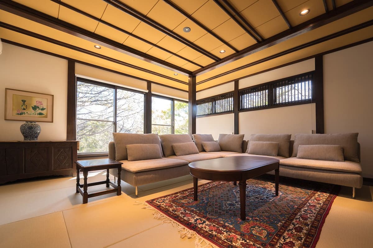 A traditional-style living room with a sofa set, a coffee table, and a patterned rug.