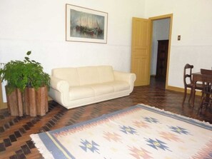 Living area - Farmhouse with total security and easy access (Posse)