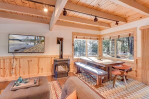 Smart TV, fireplace, books, offices