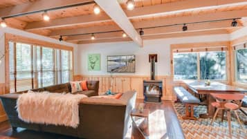 Smart TV, fireplace, books, offices