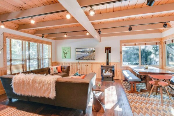 Smart TV, fireplace, books, offices