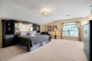 5 bedrooms, laptop workspace, iron/ironing board, WiFi (free)