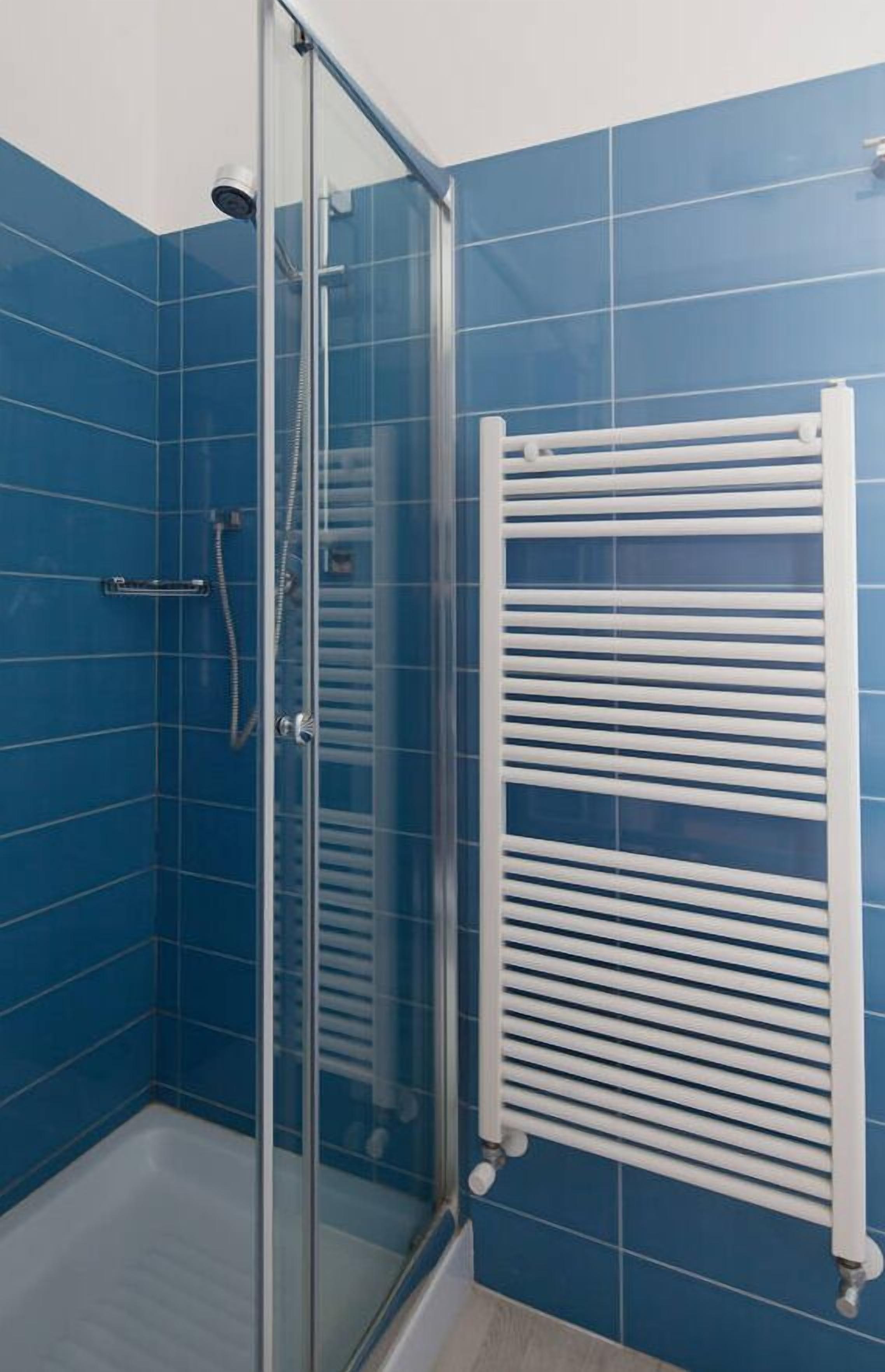 베이직 더블룸, 퀸사이즈침대 1개 | 욕실 | 샤워 시설, 레인폴 샤워기, 헤어드라이어, 슬리퍼