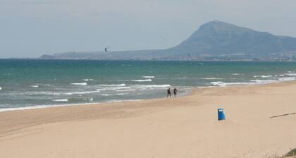 OLIVA HOLIDAYS 2- BY THE SEA WITH SWIMMING POOL