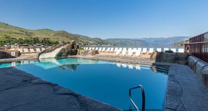 Grandview 623 Waterfront condo on Lake Chelan