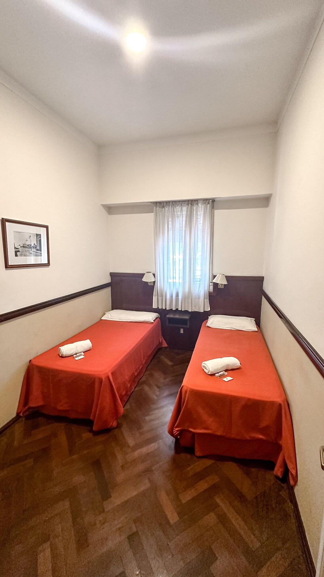 Habitación, varias camas | Ropa de cama
