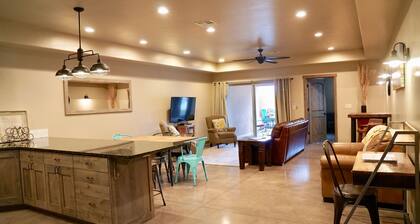 Ylellinen 3 makuuhuoneen ja 2 kylpyhuoneen kaupunkiasunto. Vuodepaikkoja 7, panormeja näkymät punaisille kiville.