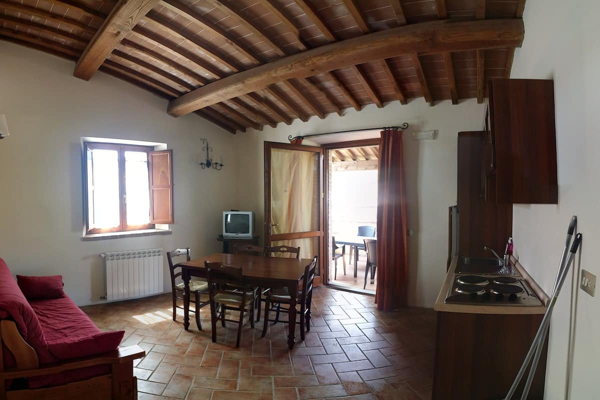 Apartment, 2 Bedrooms, Patio | Desk, free cribs/infant beds, rollaway beds, free WiFi