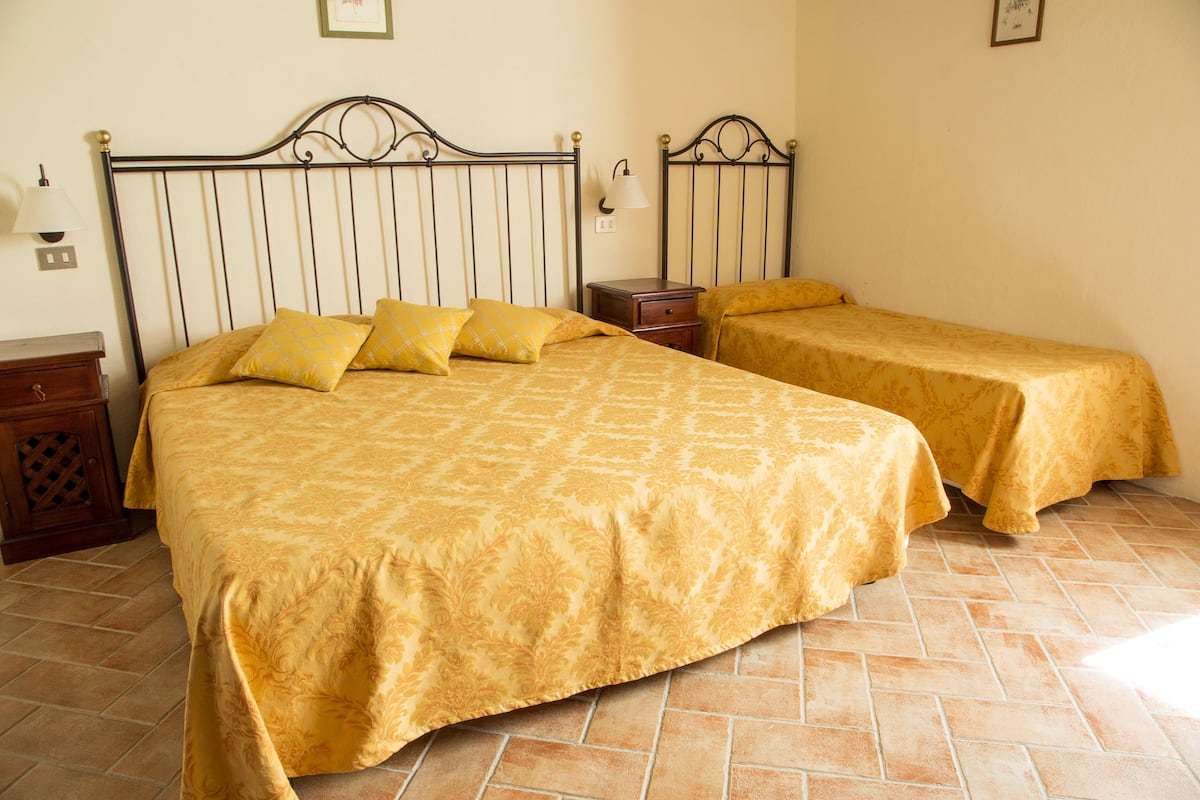 Triple Room | Desk, free cribs/infant beds, rollaway beds, free WiFi