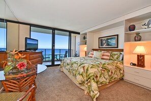 Desk, iron/ironing board, WiFi, bed sheets