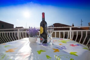 Appartement Familial, vue cour intérieure | Terrasse/Patio