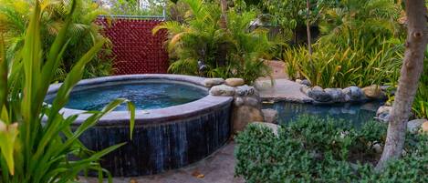 Rumah, 2 kamar tidur | Bathtub spa outdoor