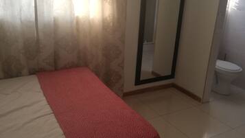 18 bedrooms, desk, free WiFi