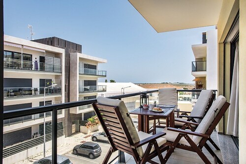 Moderni ylellinen huoneisto, jossa on oma etelään / itään päin oleva terassi lähellä Gran Plazaa