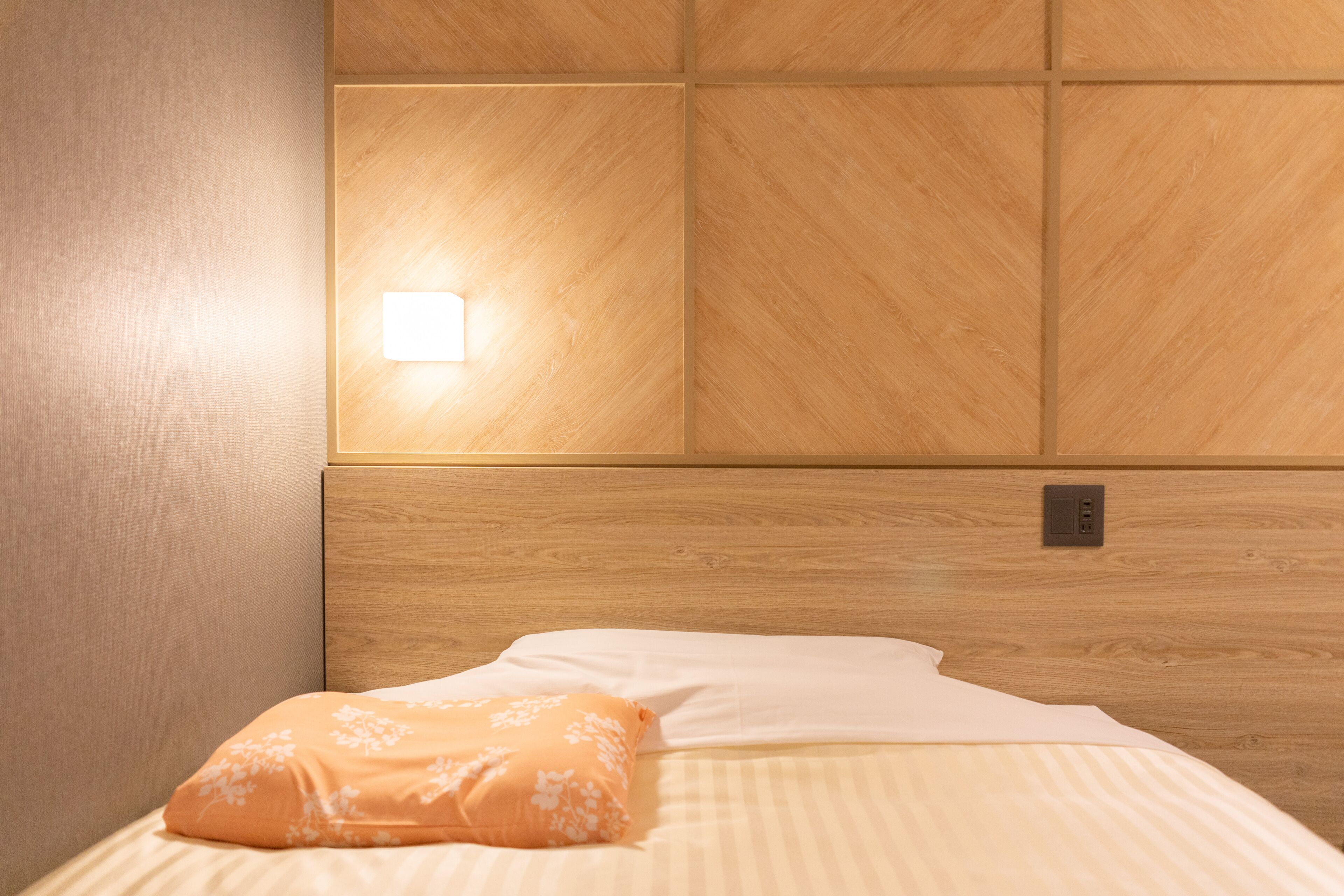 female room, non smoking | desk, free wifi, bed sheets