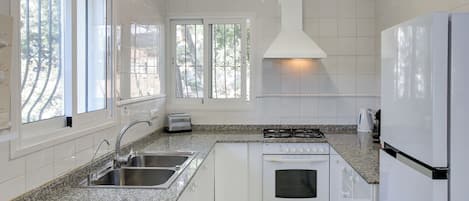 Køleskab, mikrobølgeovn, ovn, opvaskemaskine