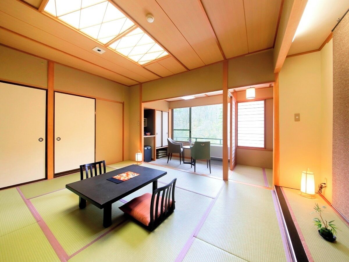 standard room, non smoking | 1 bedroom, down duvets, in-room safe, desk