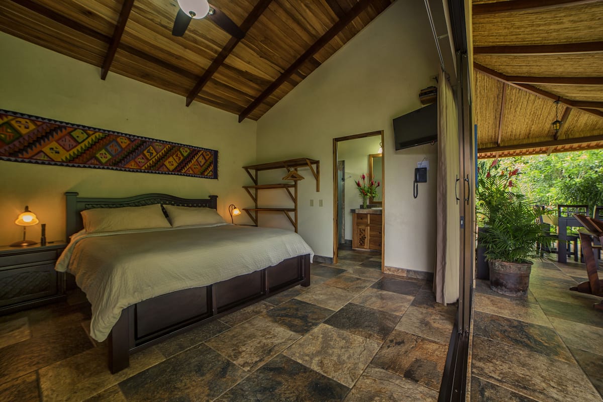 Villa, 1 slaapkamer | 1 slaapkamer, een kluis op de kamer, verduisterende gordijnen