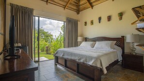 In-room safe, blackout curtains, soundproofing, rollaway beds - La Finca Lodge (Florencia)