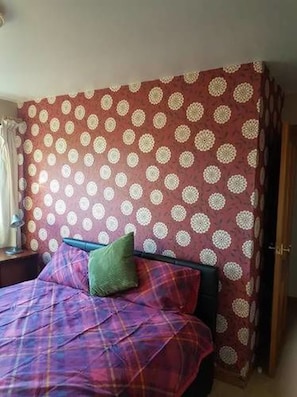 Pillowtop beds, laptop workspace, blackout drapes, iron/ironing board - Holiday home 3 Bed rooms (Aberdeen)