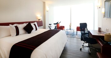 セーフティボックス (室内)、デスク、ノートパソコン用作業スペース、アイロン / アイロン台