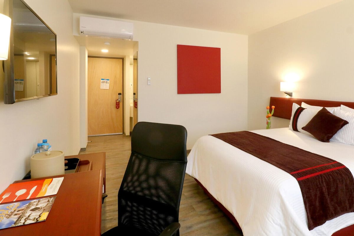 In-room safe, desk, laptop workspace, iron/ironing board