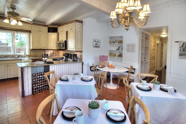 Café da manhã completo grátis todos os dias