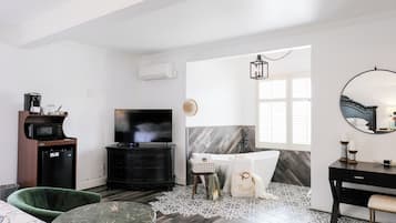 Room, 1 King Bed (5) | Egyptian cotton sheets, premium bedding, pillow-top beds