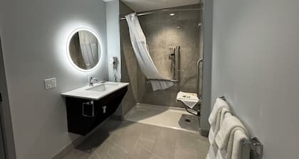 Travelodge by Wyndham Cochrane Ontario