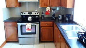 Unclassified image, 5 of 18, button - Sea Beach Suite (Nassau)