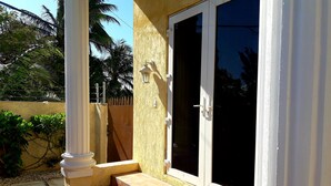 Unclassified image, 3 of 18, button - Sea Beach Suite (Nassau)