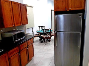 Family Condo, 2 Queen Beds, Courtyard View | Private kitchen | Full-sized fridge, microwave, oven, stovetop