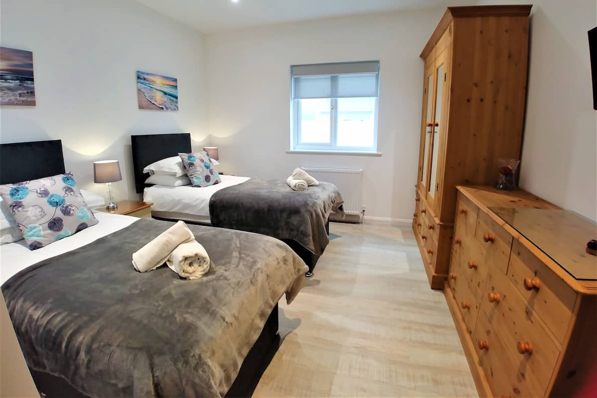 Appartement Deluxe, 2 chambres, terrasse | Décor unique, ameublement unique, bureau