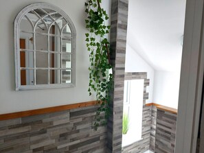 Three-Bedroom Apartment with Balcony and Terrace | Individually decorated, individually furnished, desk, laptop workspace - Meadow View Apartments (Newquay)