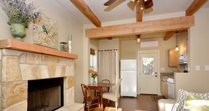 Söpö mukautettu mökki lähellä keskustaa - täydellinen Wimberleyn pakopaikka