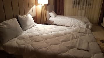 1 makuuhuone, työpöytä, kannettavalle tietokoneelle sopiva työtila