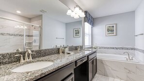 Combined shower/bathtub, hair dryer, towels, soap - Elegant & beautiful 6 bedroom pool home with game room, in popular ChampionsGate (Davenport)