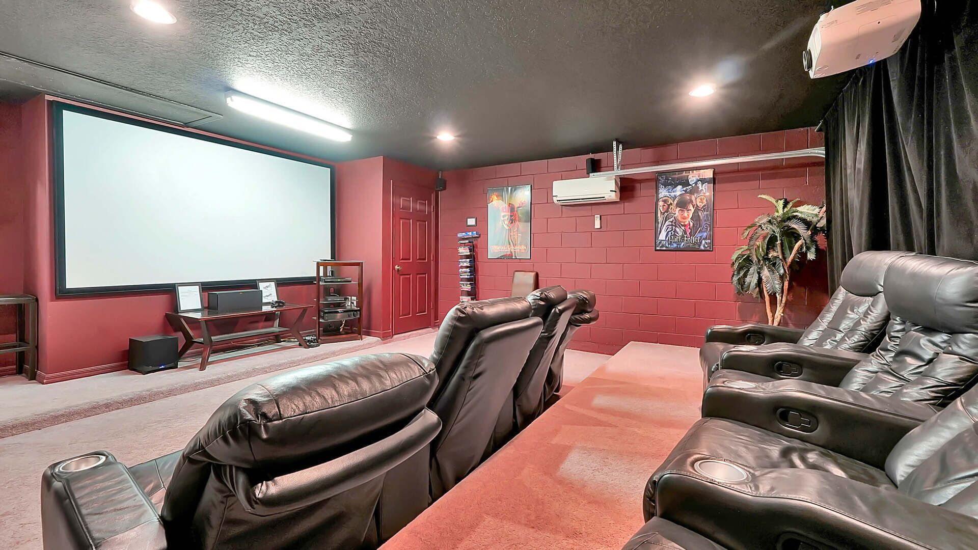 Fabulous 4 bedroom pool home with 120" home theater and pool table, sleeps 10