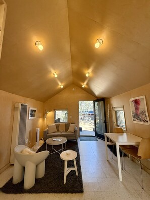 Premier Cabin, 1 Queen Bed, Garden View (C3) | Living area