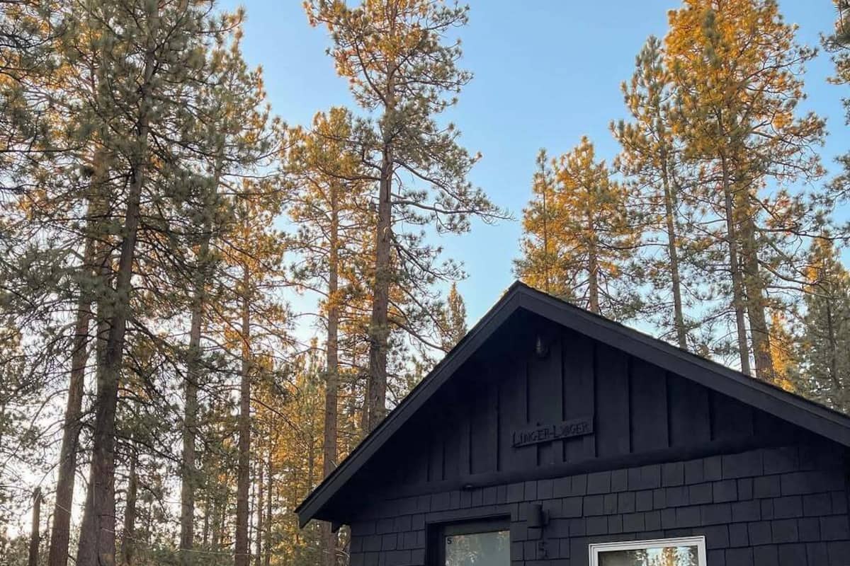 Soundproofing, free WiFi, bed sheets