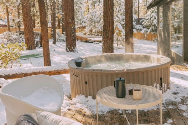 Premium Cabin, 2 Bedrooms, Hot Tub | Terrace/patio