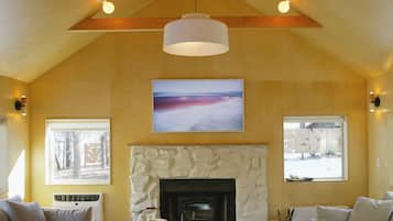 Premium Cabin, 2 Bedrooms, Hot Tub | Living area